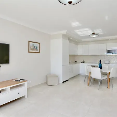 Valley 05, Cleverdetails, Sleeps 6 Adults And 2 Children, 4 Salted Water Pools Vilamoura