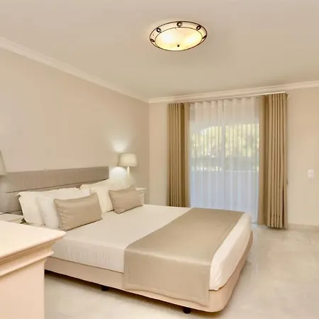 Apartment Valley 05, Cleverdetails, Sleeps 6 Adults And 2 Children, 4 Salted Water Pools Vilamoura