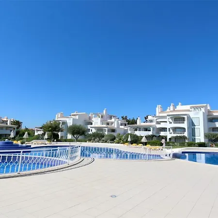 Valley 05, Cleverdetails, Sleeps 6 Adults And 2 Children, 4 Salted Water Pools Apartment