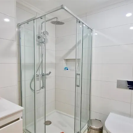 Valley 05, Cleverdetails, Sleeps 6 Adults And 2 Children, 4 Salted Water Pools Apartment
